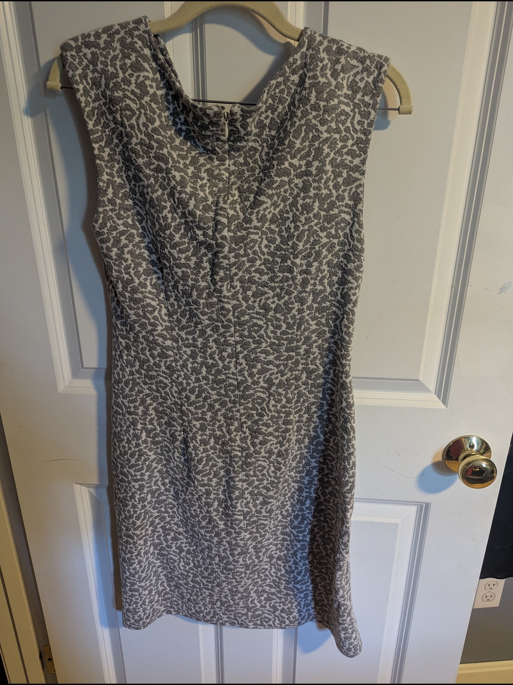 Ann Taylor Women’s Medium Petite Gray Sleeveless Sheath Dress - Picture 3 of 6